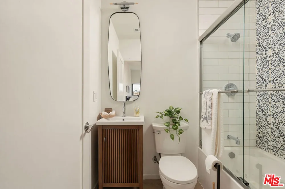 4136 Normal Avenue Los Angeles, CA 90029