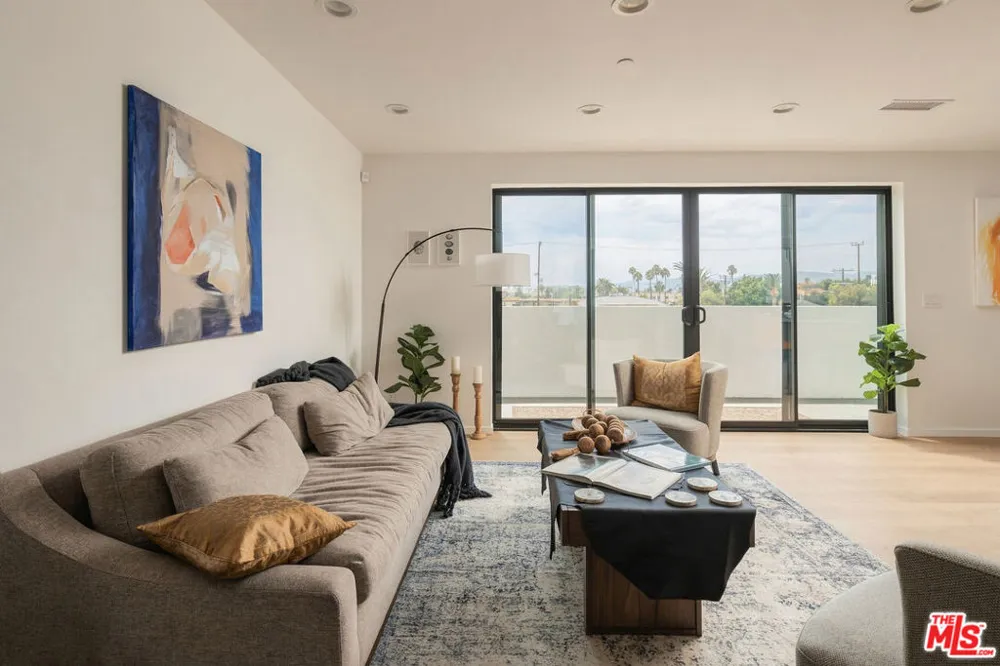4136 Normal Avenue Los Angeles, CA 90029