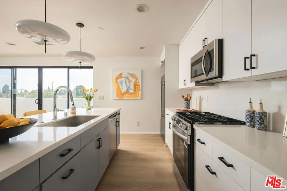 4136 Normal Avenue Los Angeles, CA 90029