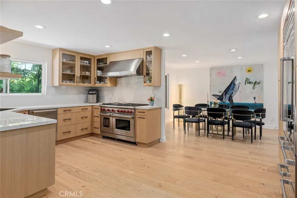 22955 Collins Woodland Hills, CA 91367