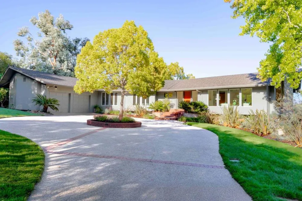 40 Hillbrook Drive Portola Valley, CA 94028