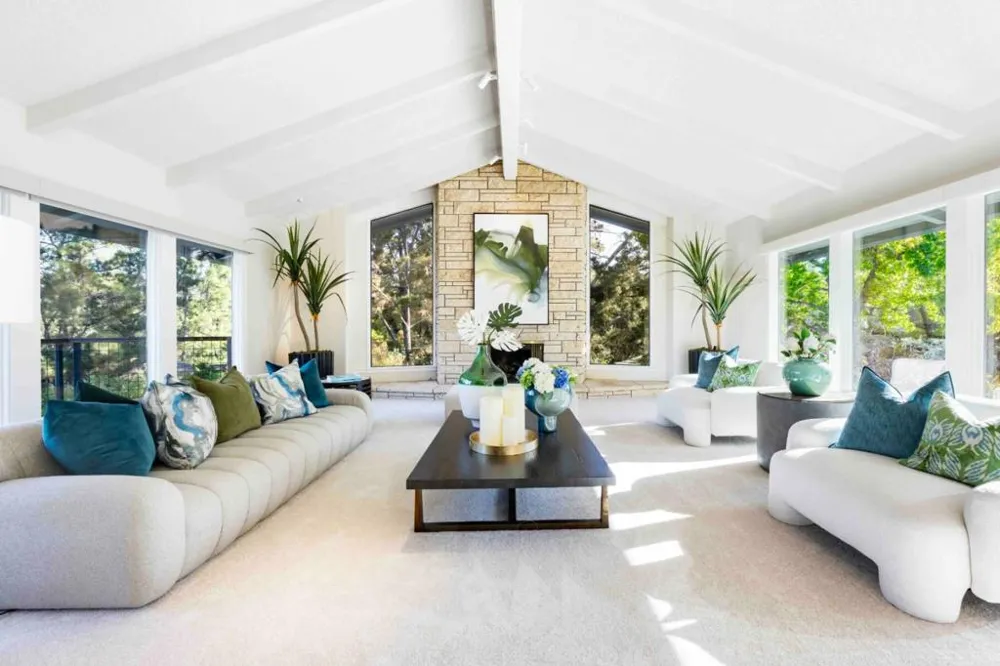 40 Hillbrook Drive Portola Valley, CA 94028