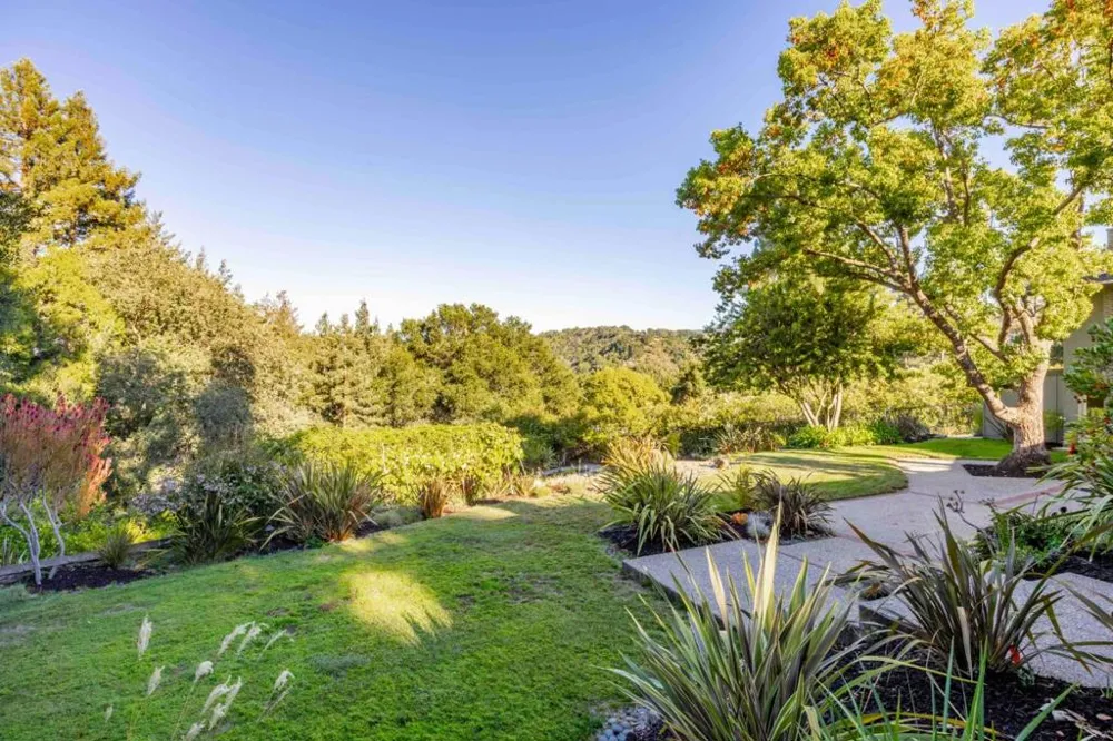 40 Hillbrook Drive Portola Valley, CA 94028