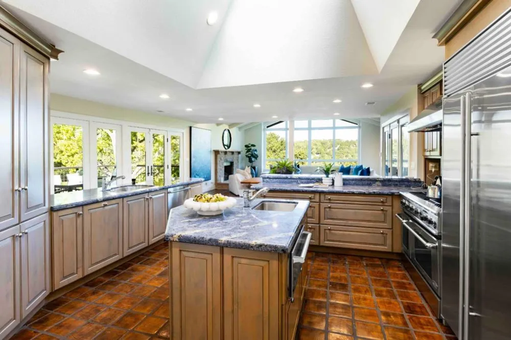 40 Hillbrook Drive Portola Valley, CA 94028