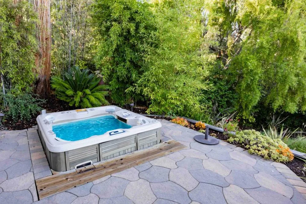 40 Hillbrook Drive Portola Valley, CA 94028