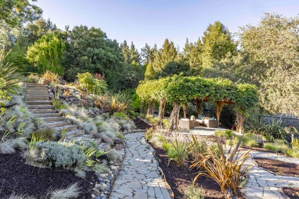 40 Hillbrook Drive Portola Valley, CA 94028