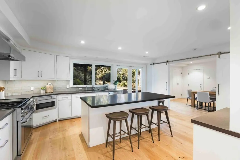 40 Hillbrook Drive Portola Valley, CA 94028