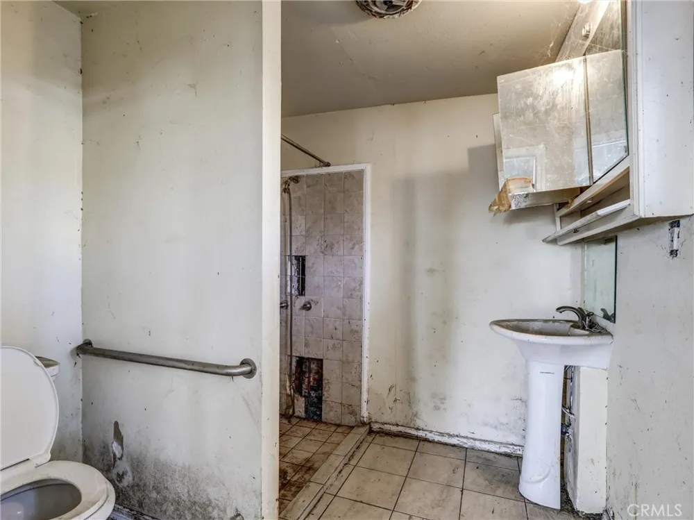 807 E Laurel Compton, CA 90221