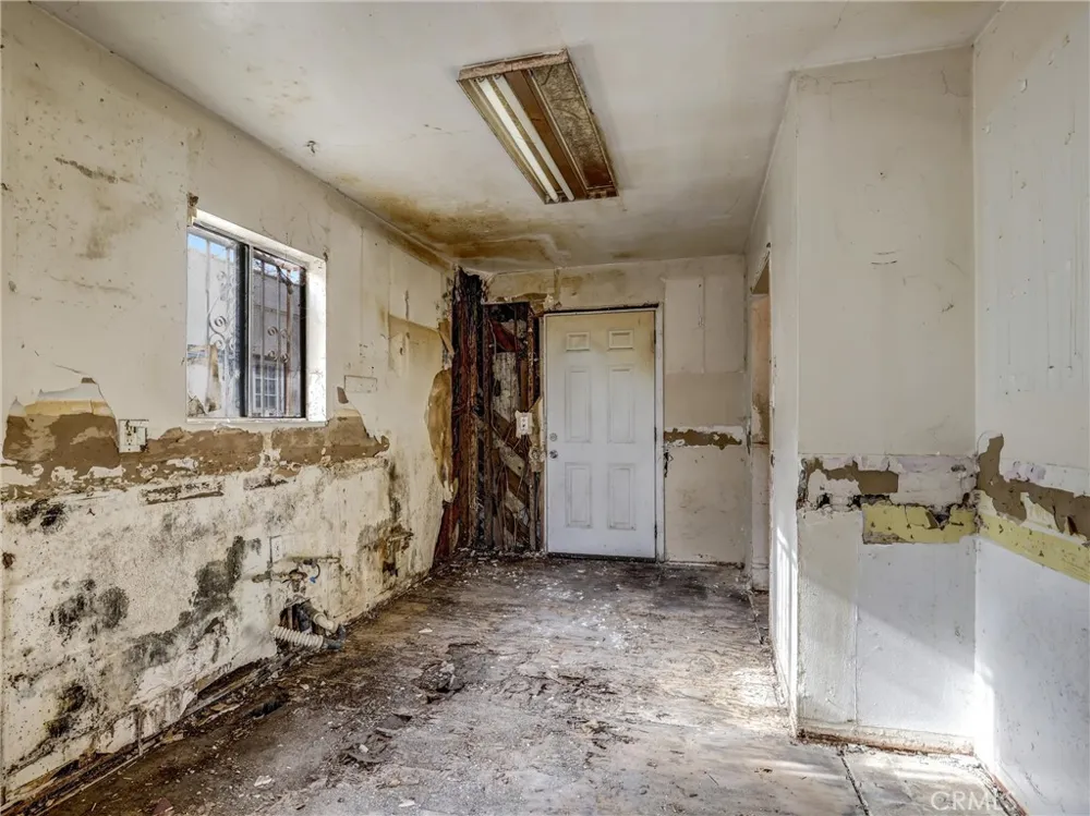 807 E Laurel Compton, CA 90221