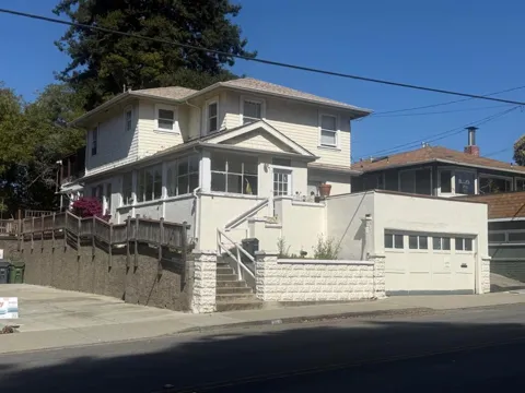 511 Capitola Avenue