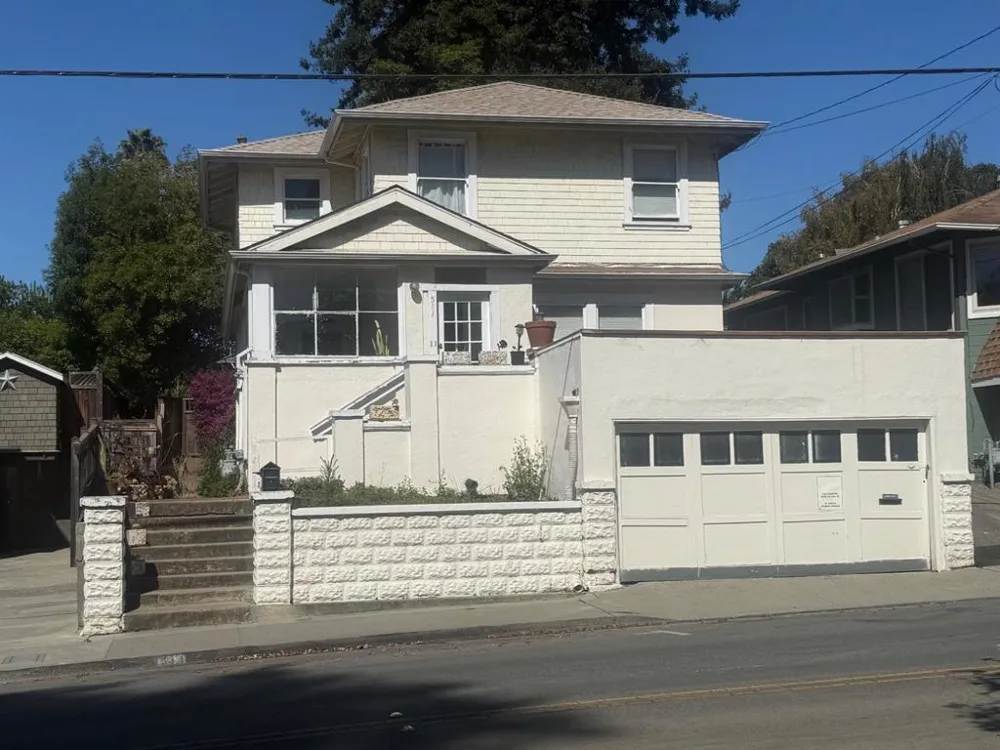 511 Capitola Avenue Capitola, CA 95010