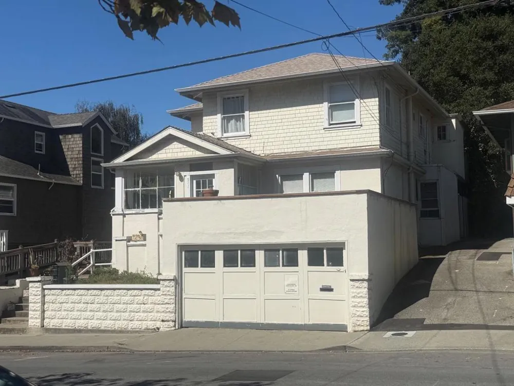 511 Capitola Avenue Capitola, CA 95010