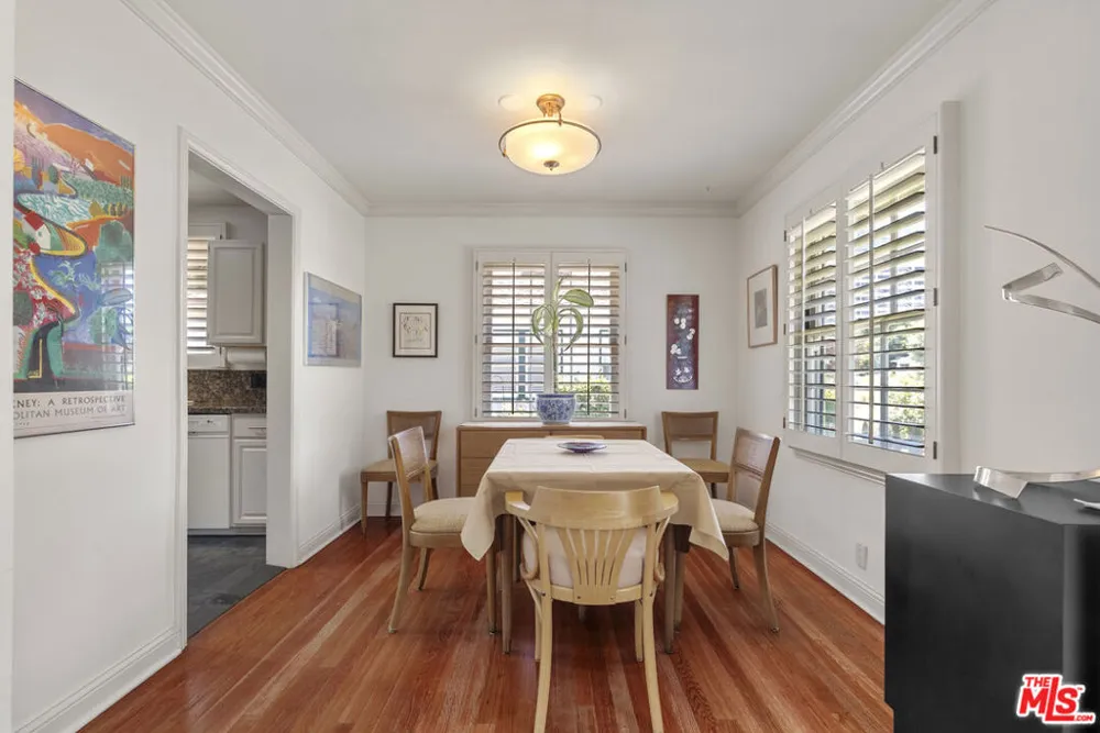 4718 Columbus Avenue Sherman Oaks, CA 91403