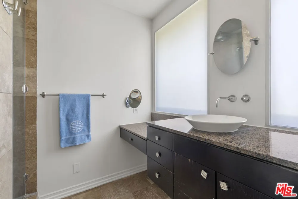 4718 Columbus Avenue Sherman Oaks, CA 91403