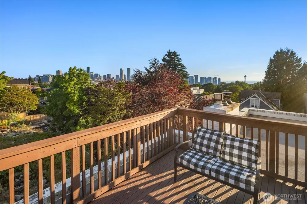 524 12th Avenue E #301 Seattle, WA 98102