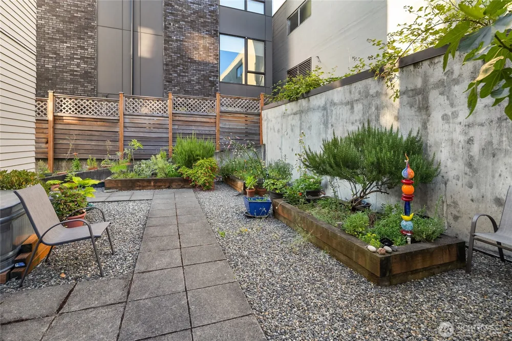 524 12th Avenue E #301 Seattle, WA 98102