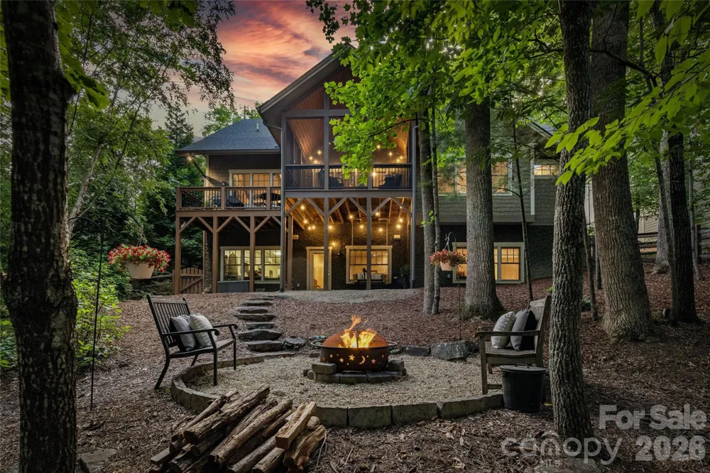 15 E Owl Creek Lane Fairview, NC 28730
