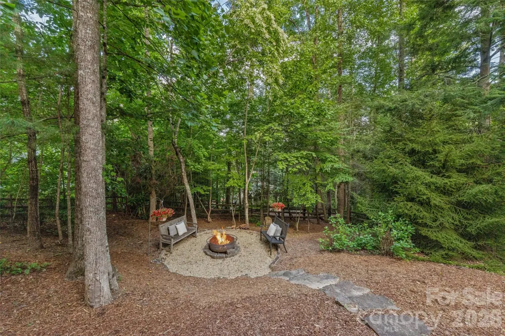 15 E Owl Creek Lane Fairview, NC 28730