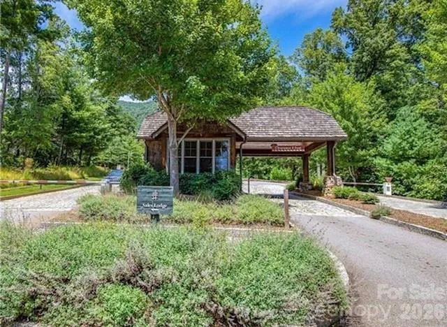 15 E Owl Creek Lane Fairview, NC 28730