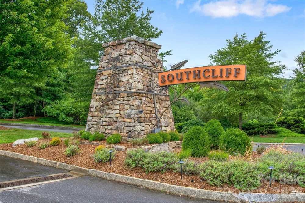 15 E Owl Creek Lane Fairview, NC 28730