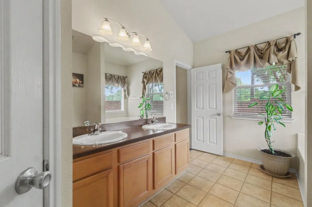 5896 Vista Heights Lane Grand Prairie, TX 75052
