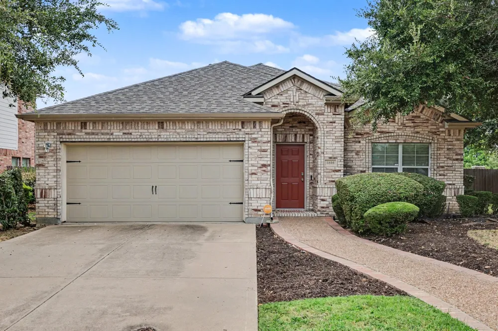 5896 Vista Heights Lane Grand Prairie, TX 75052