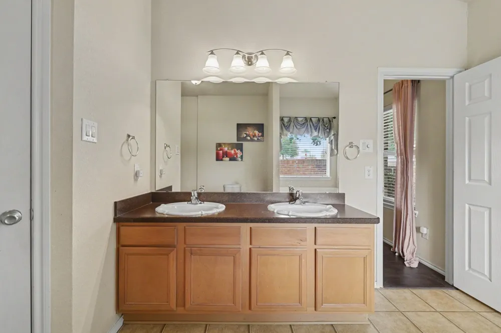 5896 Vista Heights Lane Grand Prairie, TX 75052
