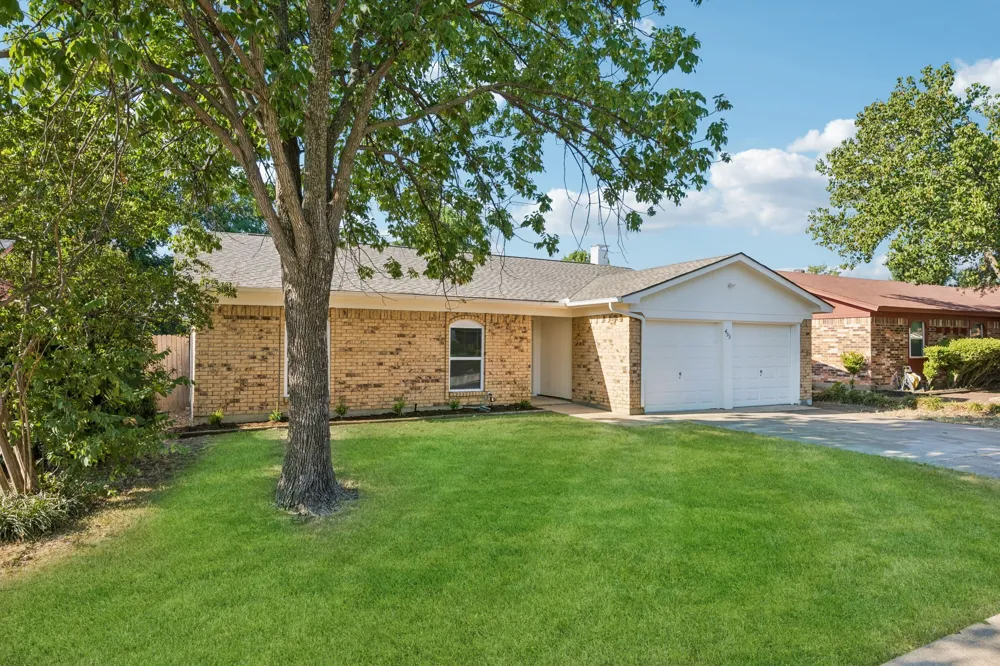 453 Edwards Drive Saginaw, TX 76179