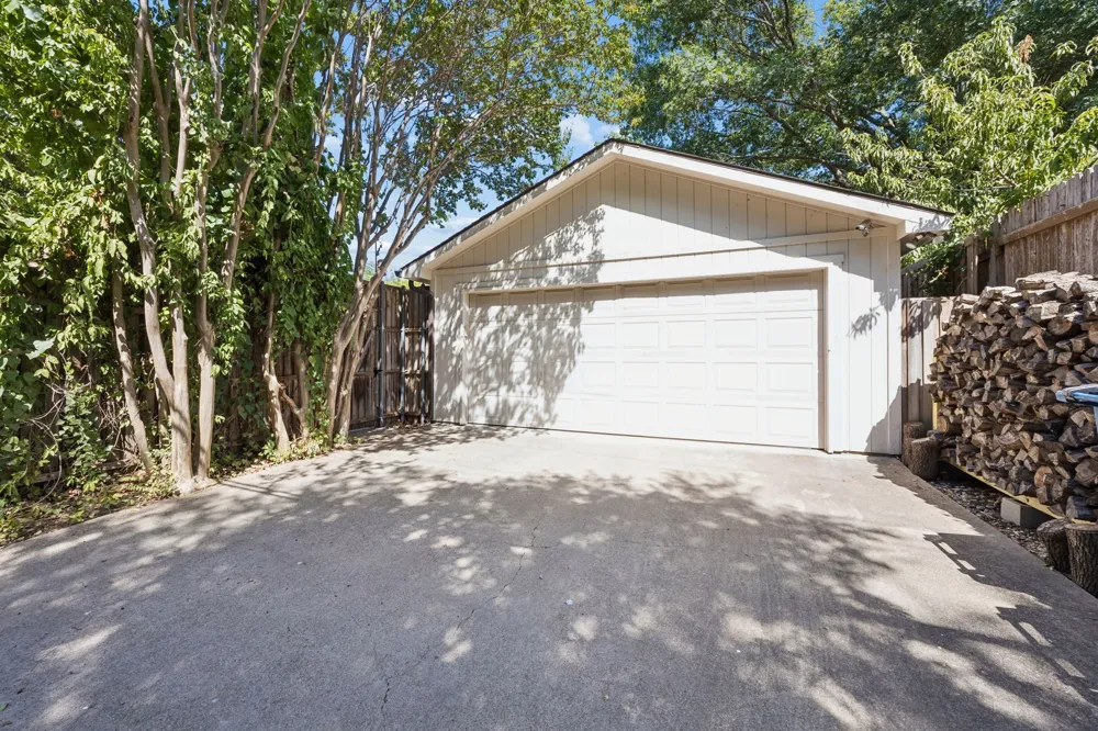 1147 Windomere Avenue Dallas, TX 75208