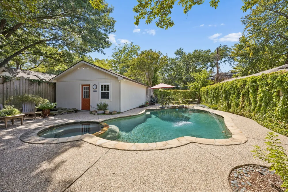 1147 Windomere Avenue Dallas, TX 75208