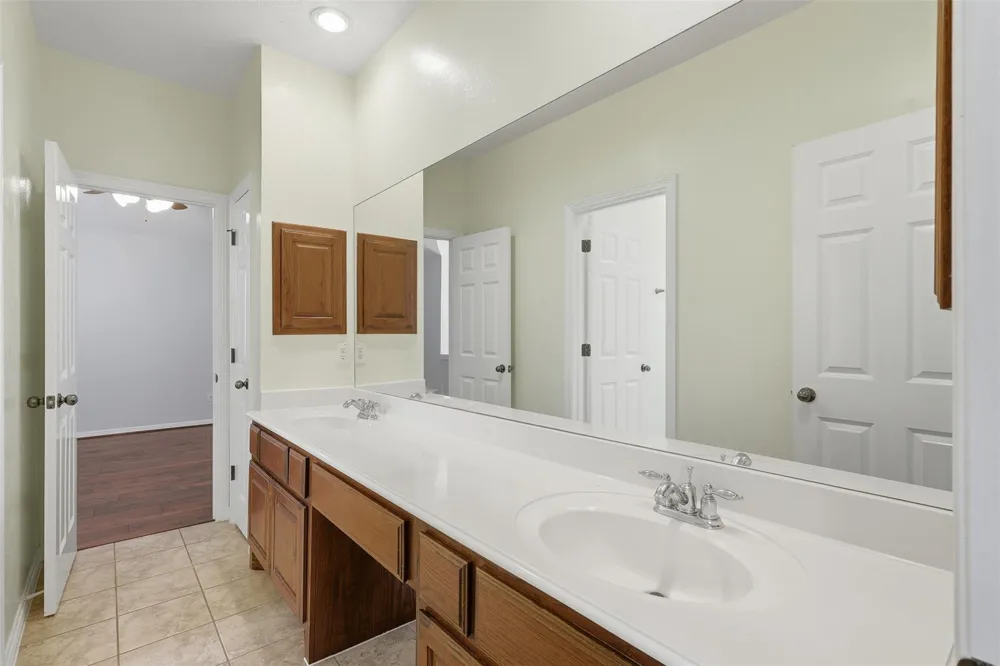 1906 Lake Grayson Drive Katy, TX 77494
