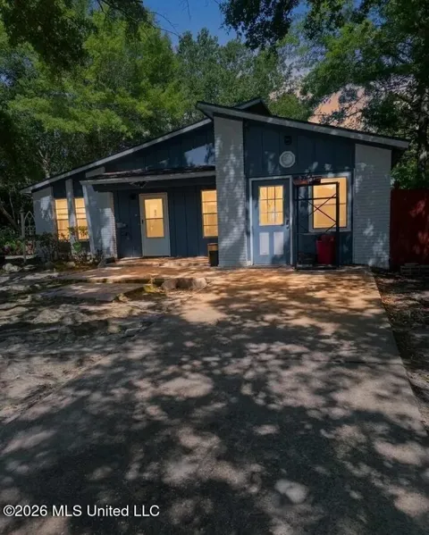 916 E Birch Drive
