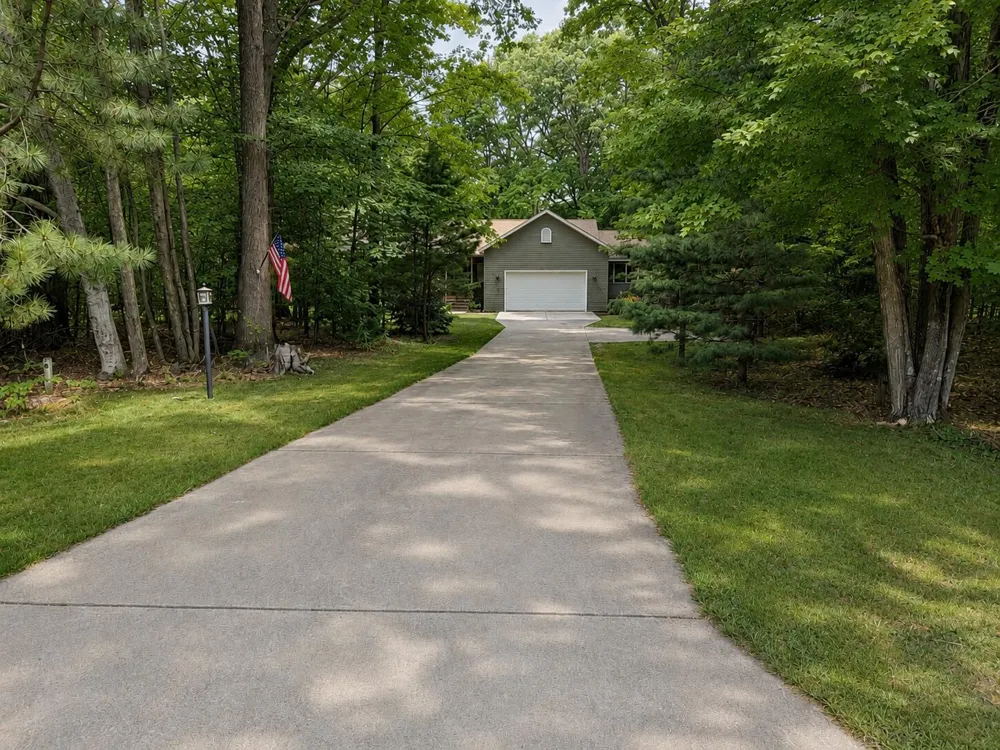 6550 W Forest Edge Drive Ludington, MI 49431