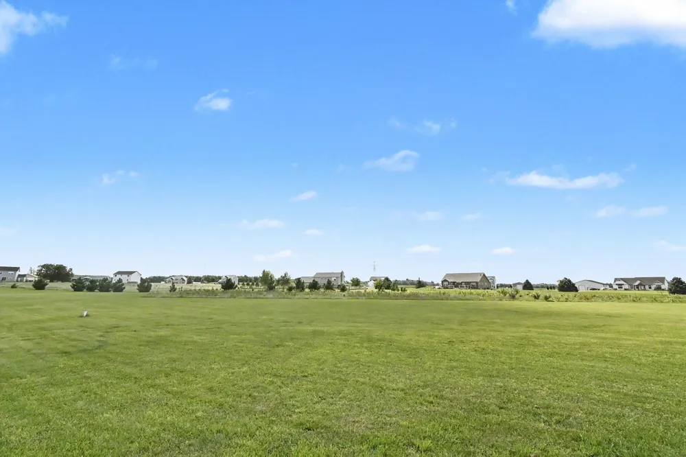 17211 Country Lane Manchester, MI 48158
