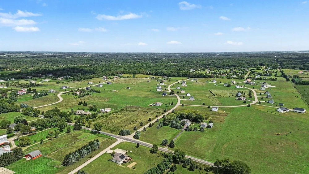 17211 Country Lane Manchester, MI 48158