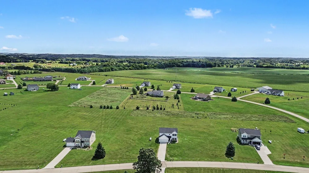 17211 Country Lane Manchester, MI 48158