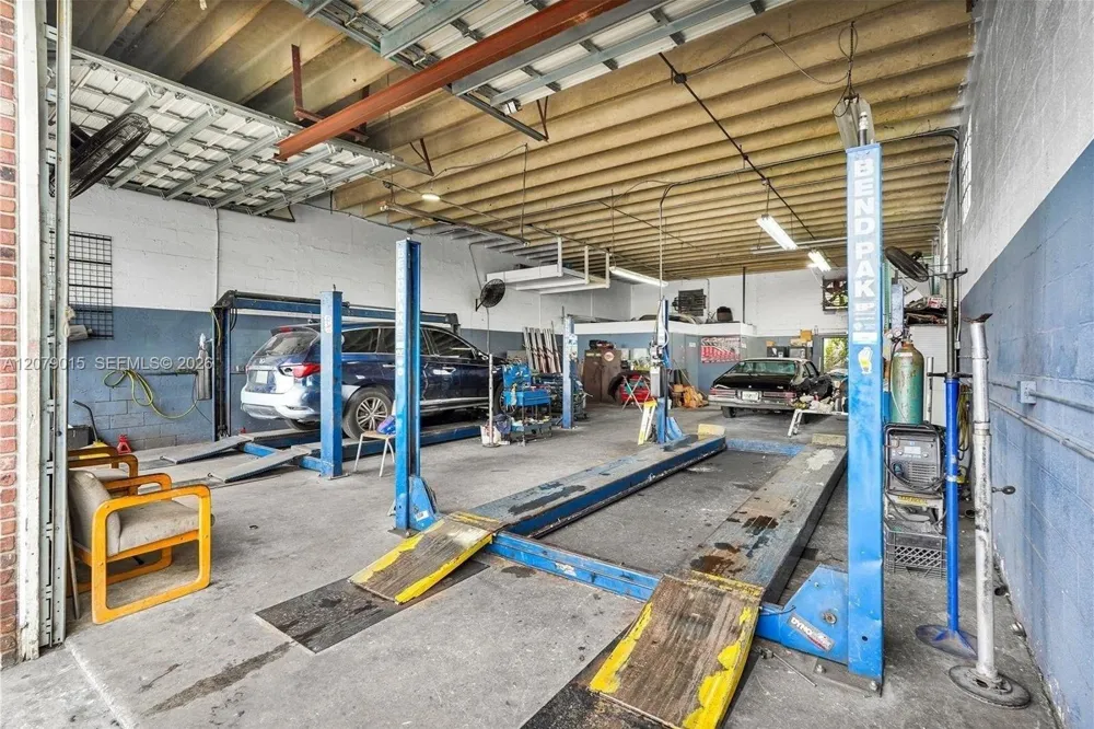 5960 SW 23rd St West Park, FL 33023