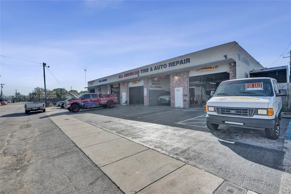 5960 SW 23rd St West Park, FL 33023