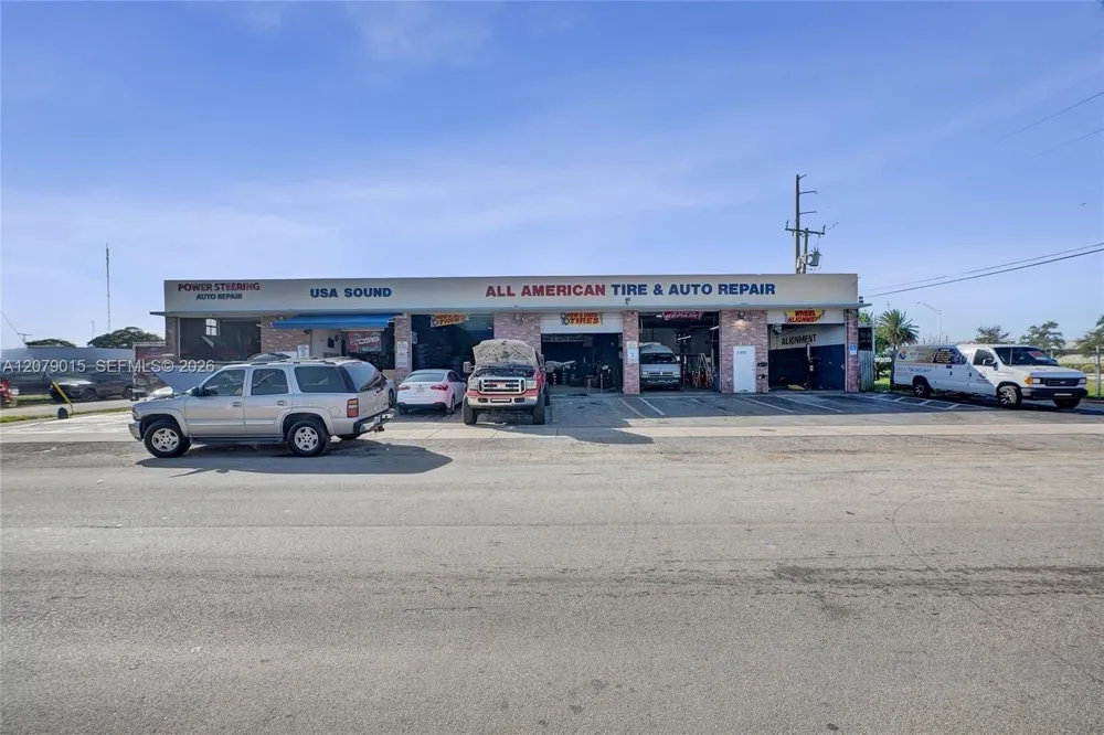 5960 SW 23rd St West Park, FL 33023