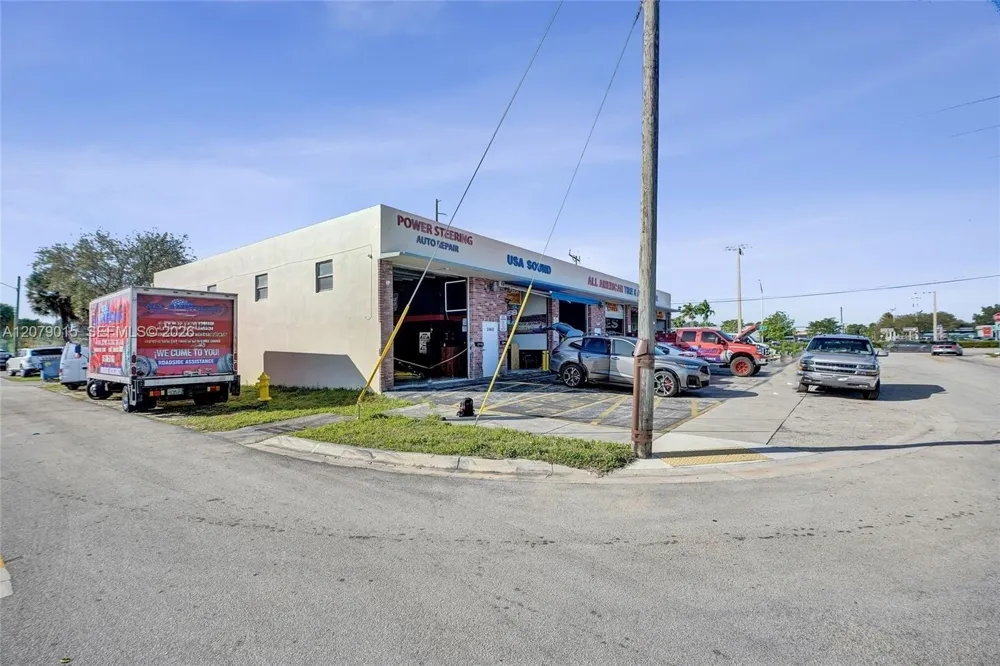 5960 SW 23rd St West Park, FL 33023