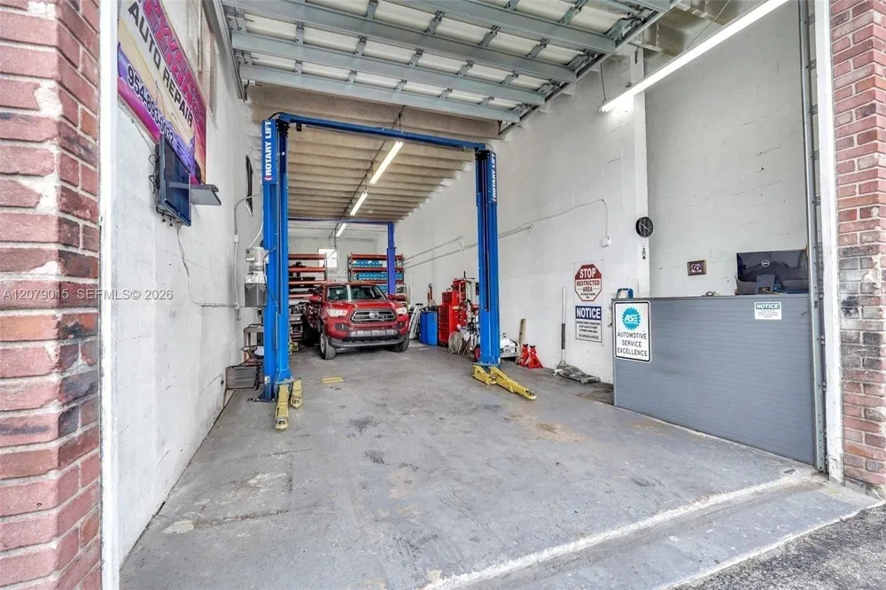 5960 SW 23rd St West Park, FL 33023