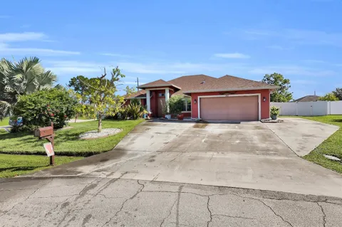 362 SW PAW COURT