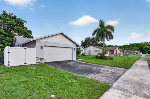 4950 SW 11th Circle