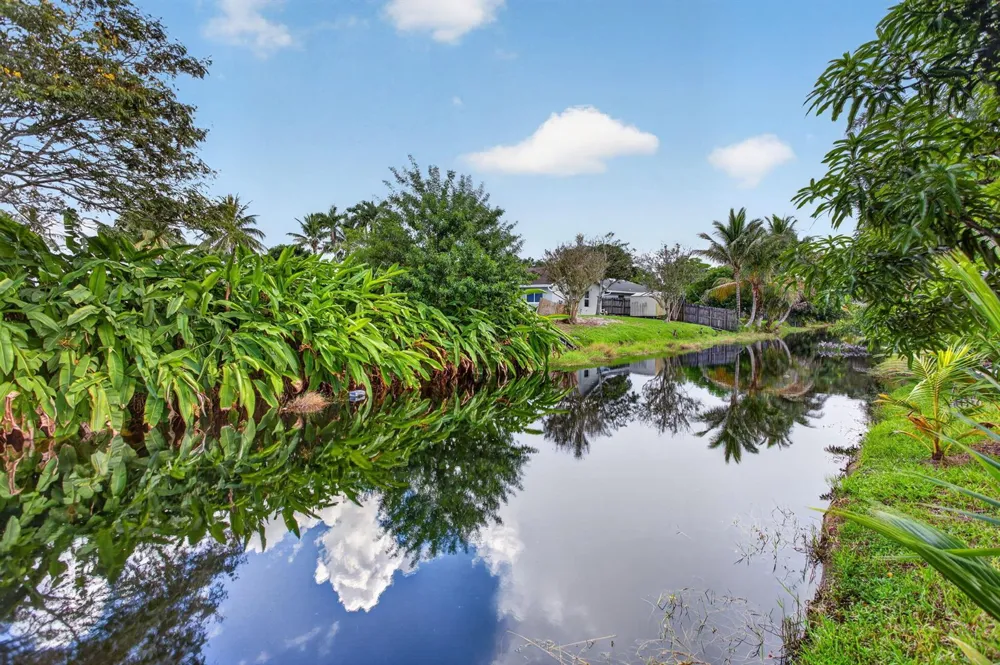 4950 SW 11th Circle Margate, FL 33068