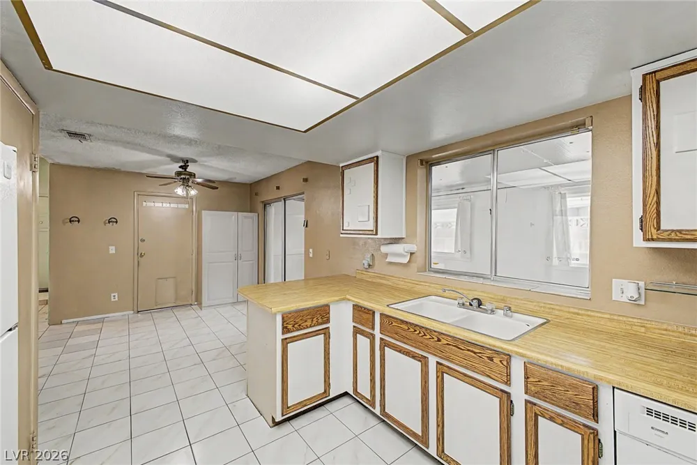 2112 Cameron Street Las Vegas, NV 89102