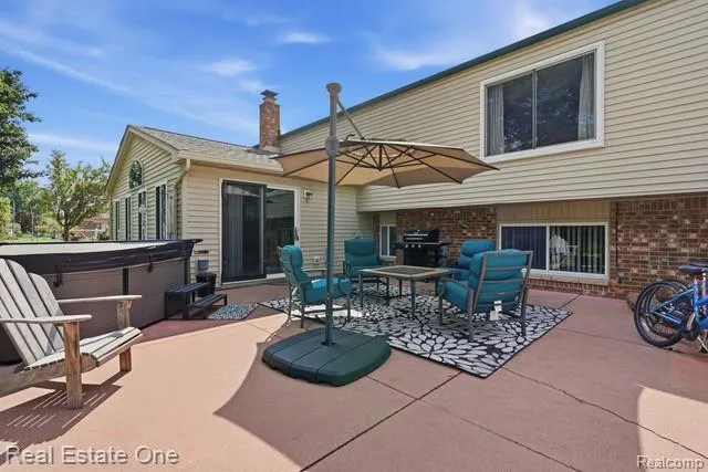 1353 Madison Drive Troy City, MI 48083