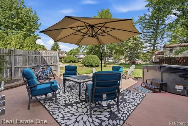 1353 Madison Drive Troy City, MI 48083