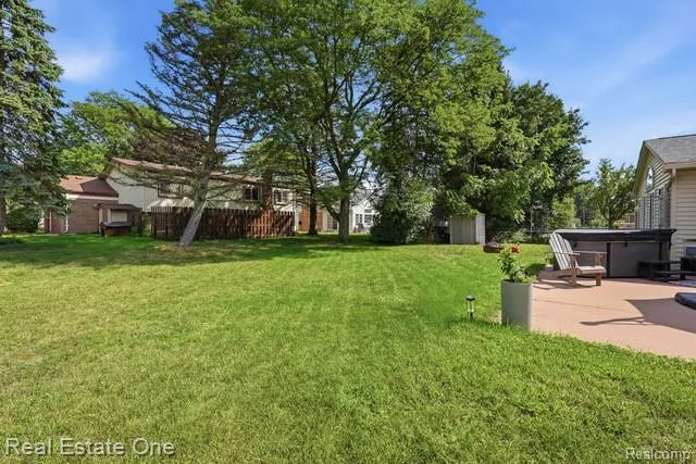 1353 Madison Drive Troy City, MI 48083