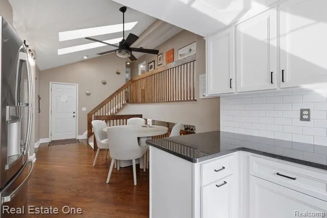 1353 Madison Drive Troy City, MI 48083