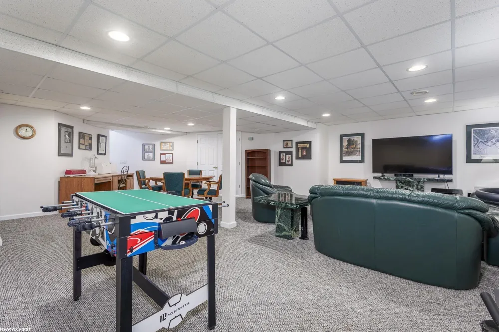 4126 WINTER DRIVE Shelby Charter Township, MI 48316